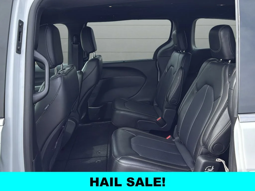 Used 2025 White Chrysler Select image 16