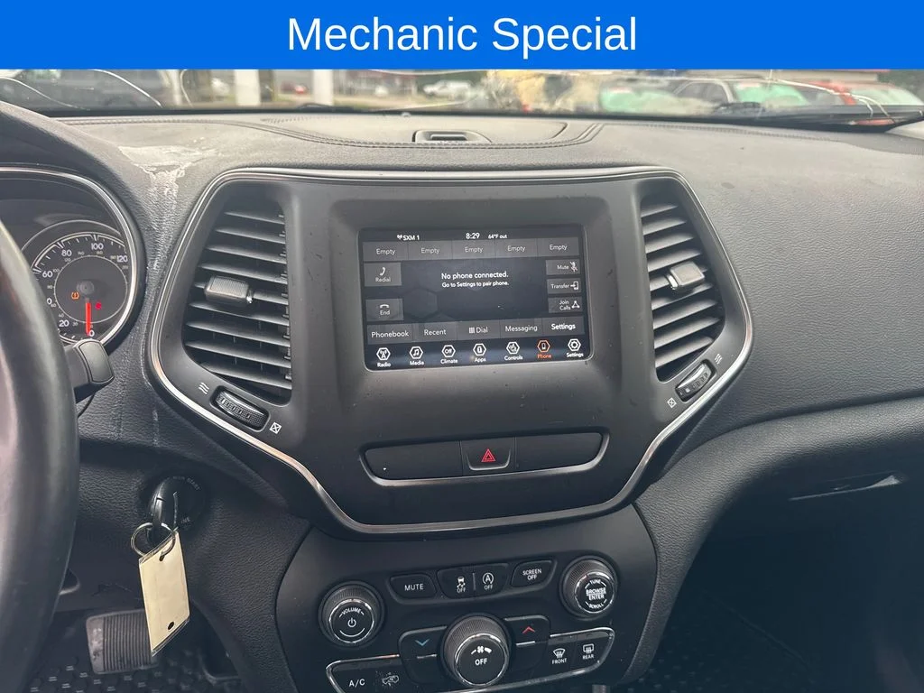 Used 2019 Green Jeep Latitude image 18