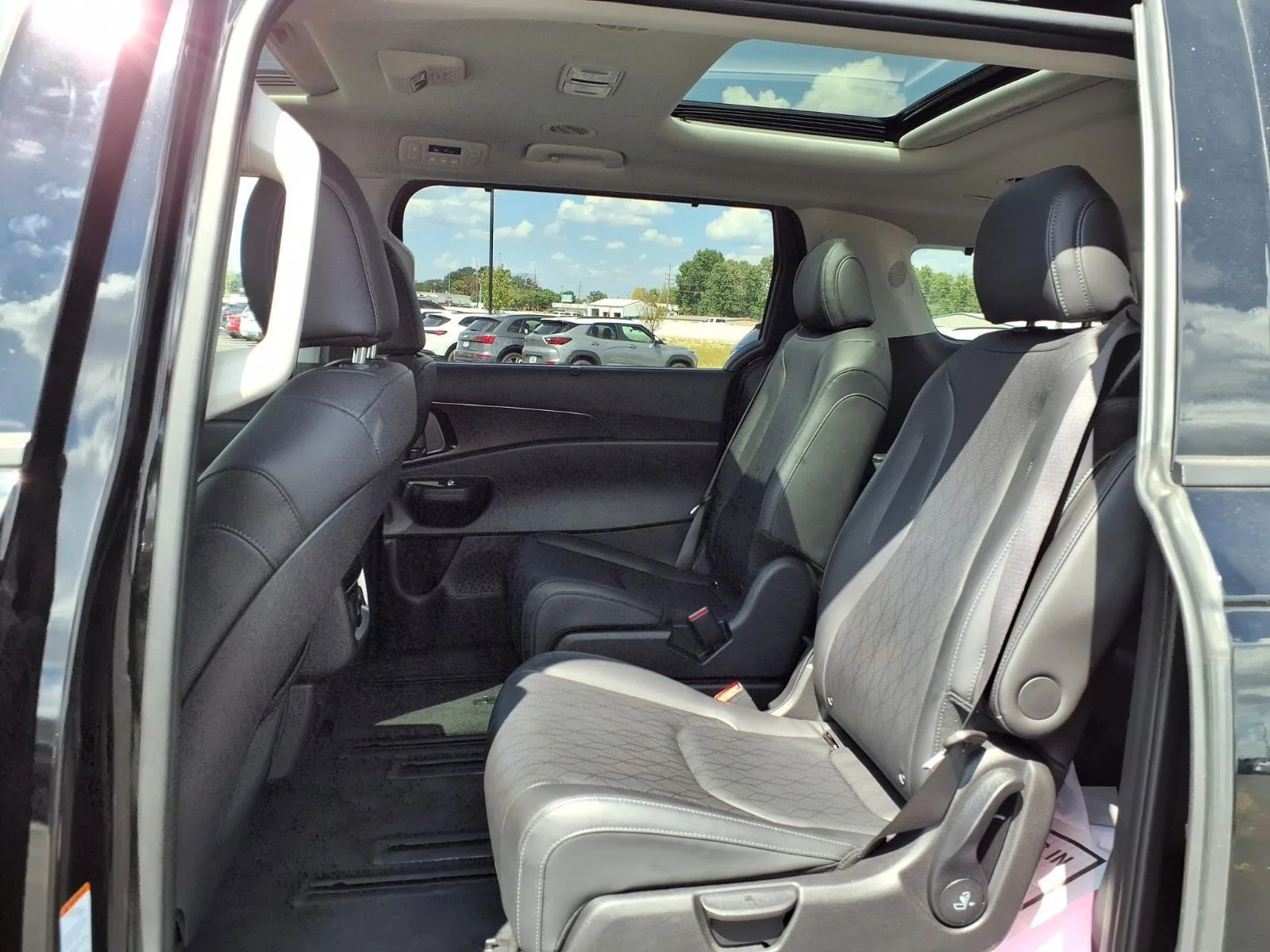 Used 2025 Aurora Black Pearl Kia SX image 26