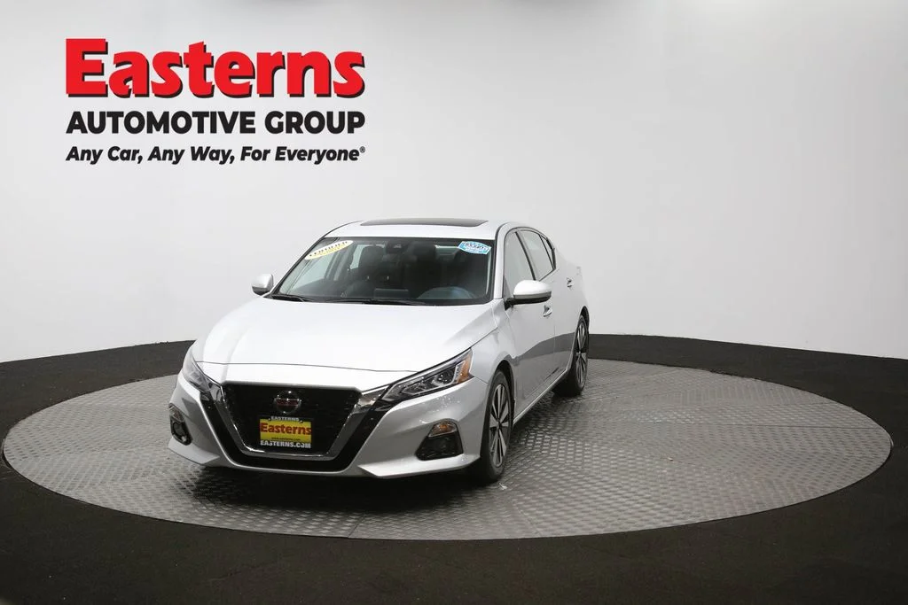 Used 2022 Silver Nissan 2.5 SL image 51