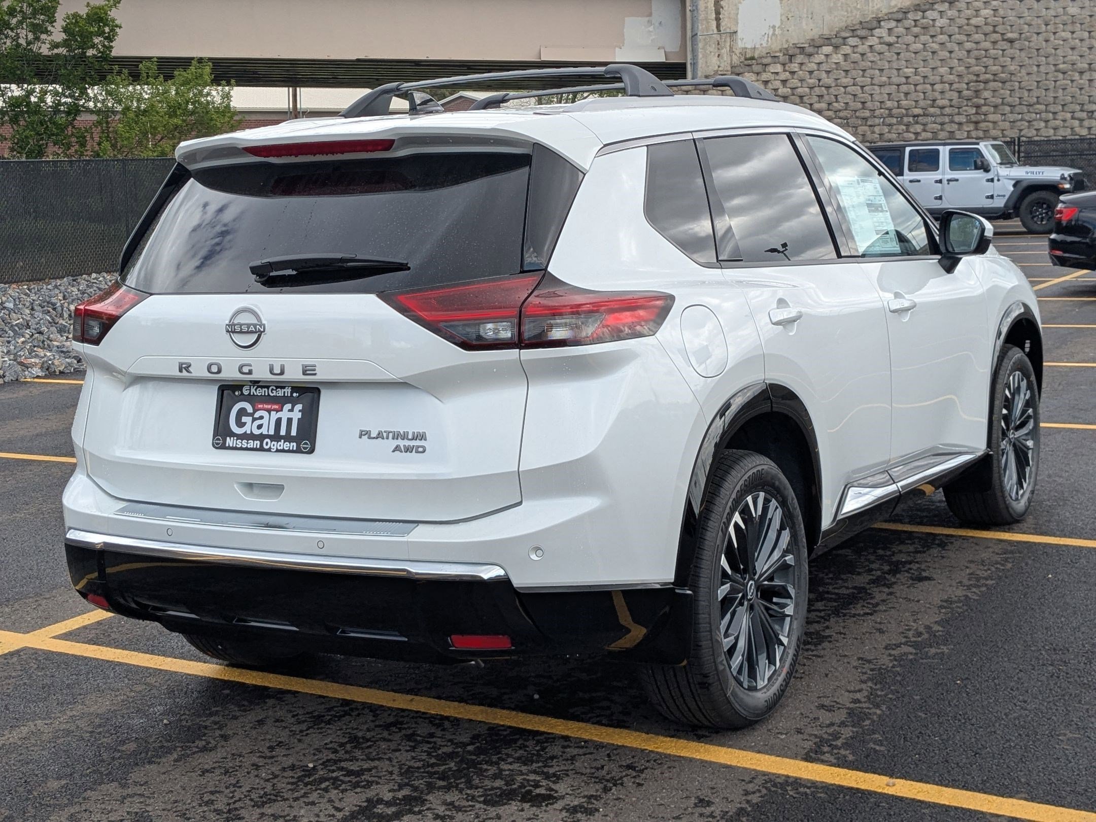 New 2026 Everest White Pearl Tricoat Nissan Platinum image 3