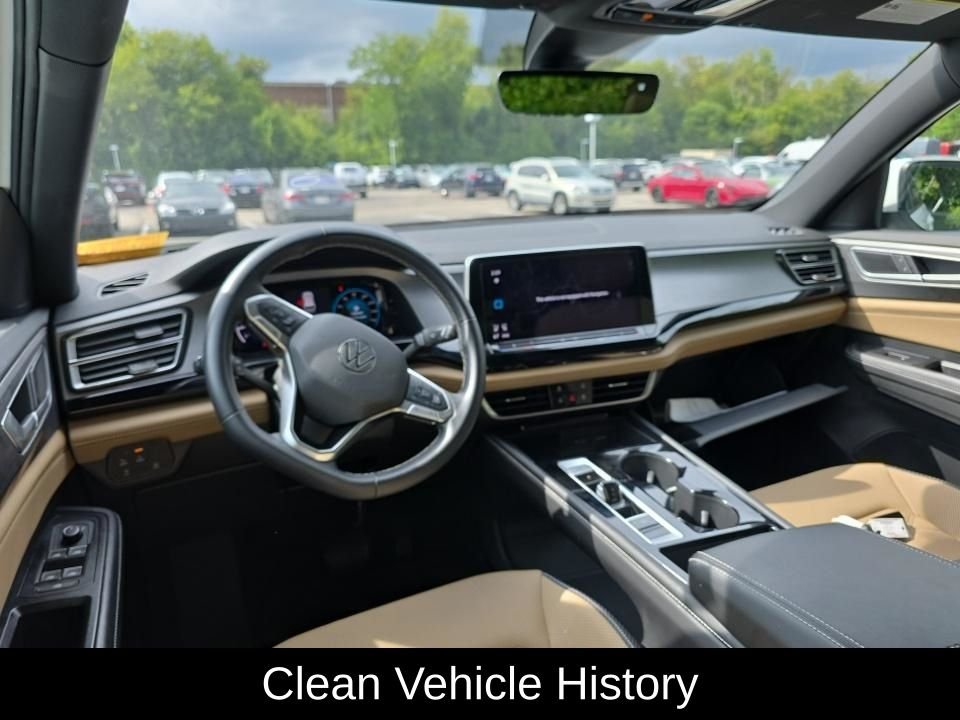 Used 2024 White Volkswagen 2.0T SE w/Technology image 3