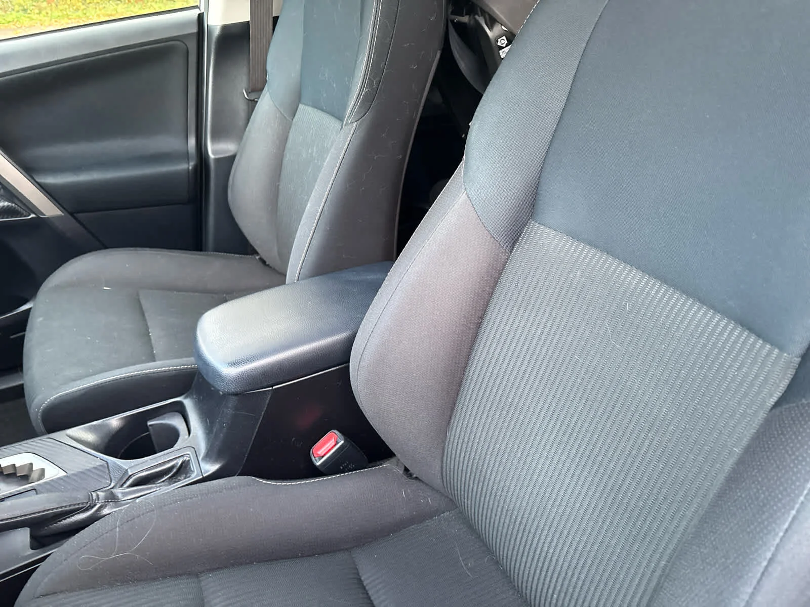 Used 2015 Classic Silver Metallic Toyota XLE image 8