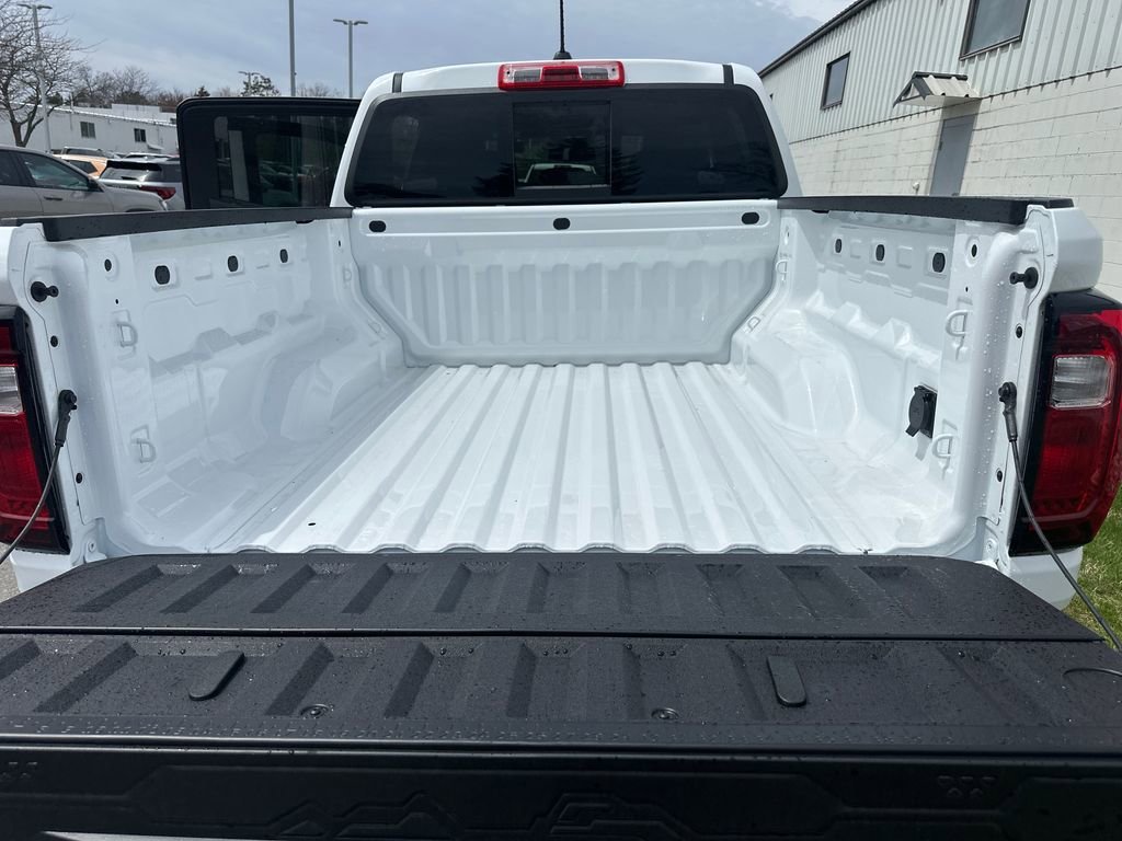 New 2026 Summit White GMC AT4 image 25