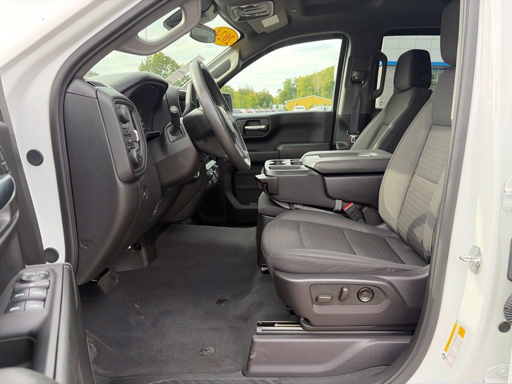 Used 2024 White Chevrolet Custom image 9