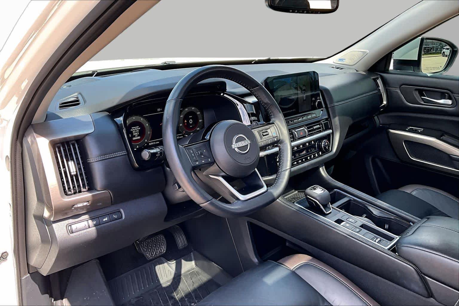 Used 2022 Pearl White Tricoat Nissan Platinum image 16