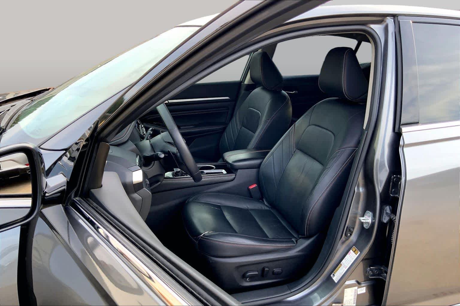 Used 2023 Gun Metallic Nissan 2.5 SR image 8