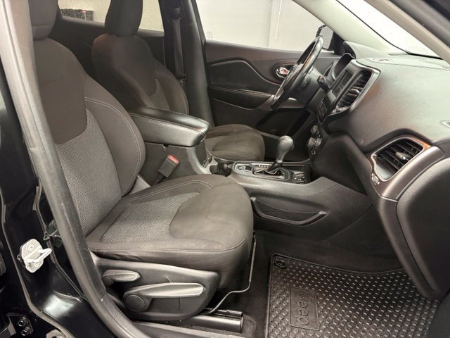 Used 2019 Black Jeep Latitude image 44