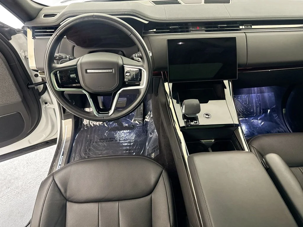 Used 2025 White Land Rover SE image 23