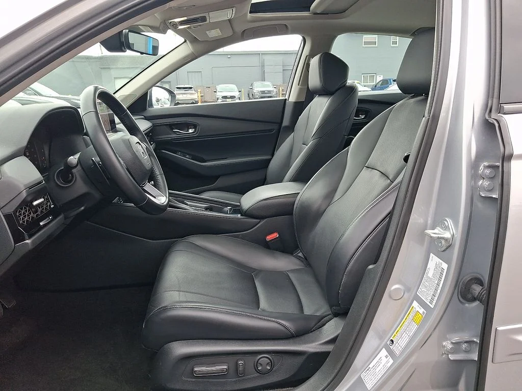 Used 2024 Silver Honda Touring image 13