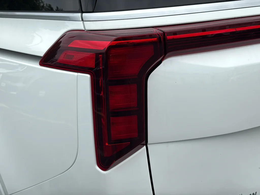 New 2026 Snow White Pearl Kia EX image 27