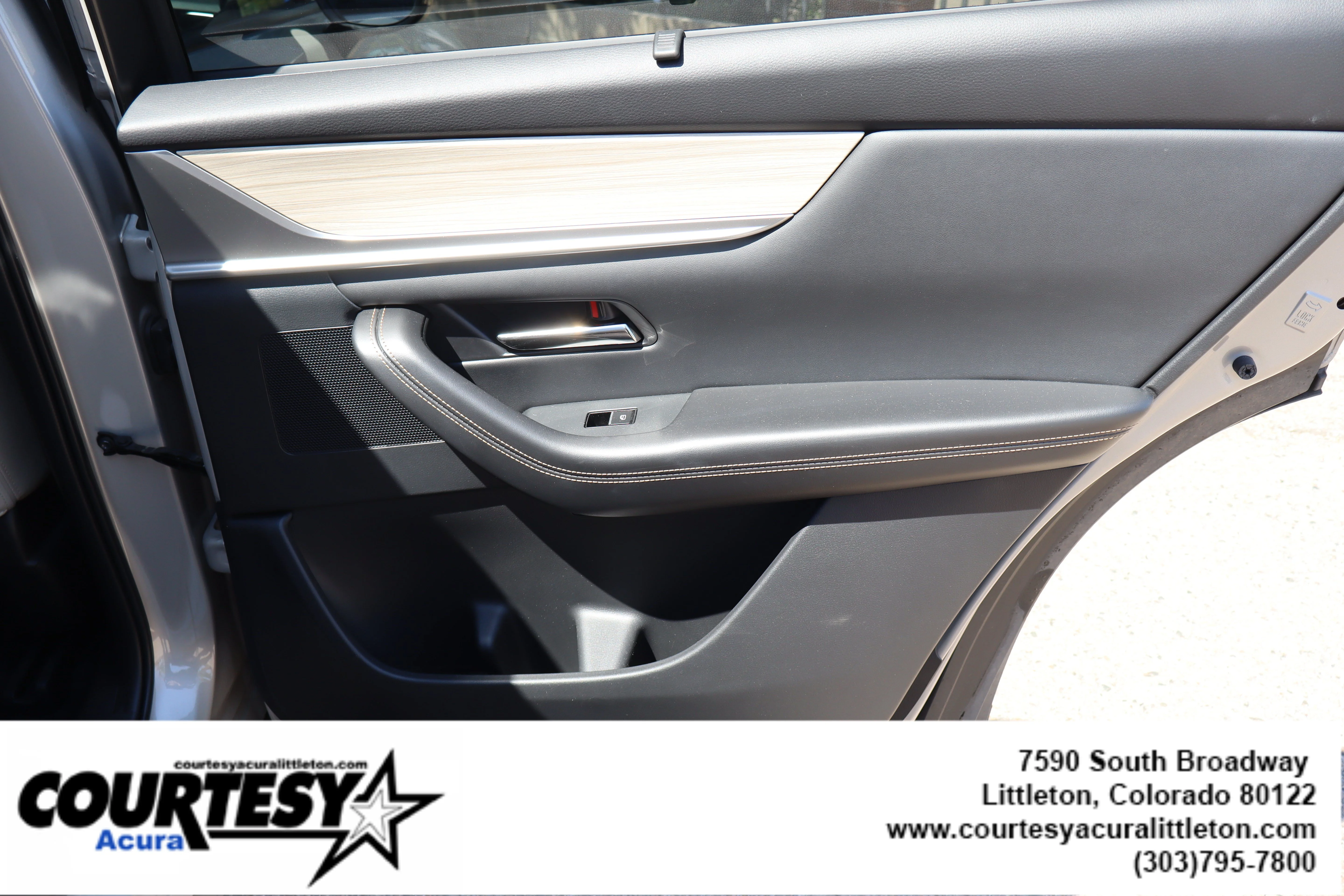 Used 2024 Platinum Quartz Mazda Preferred image 33