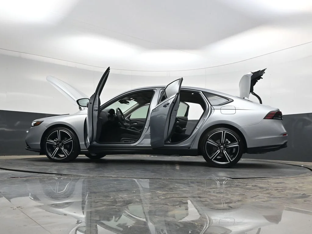 Certified Used 2026 Solar Silver Metallic Honda SE image 38