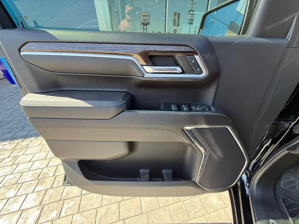 Used 2023 Onyx Black GMC Elevation image 30