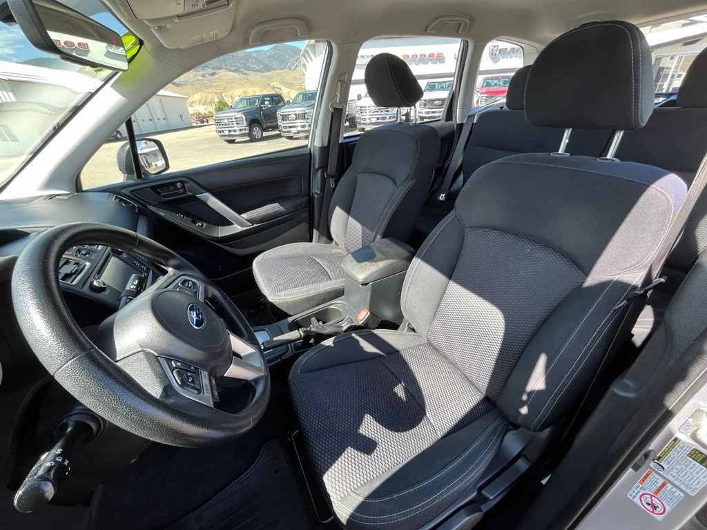Used 2018 Silver Subaru 2.5i image 9