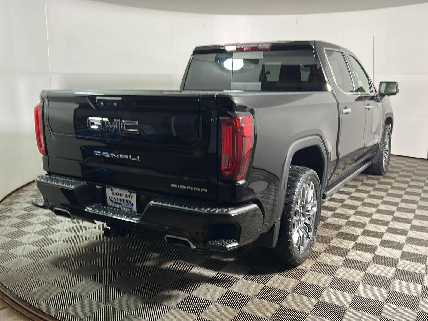 Used 2024 Onyx Black GMC Denali Ultimate image 6
