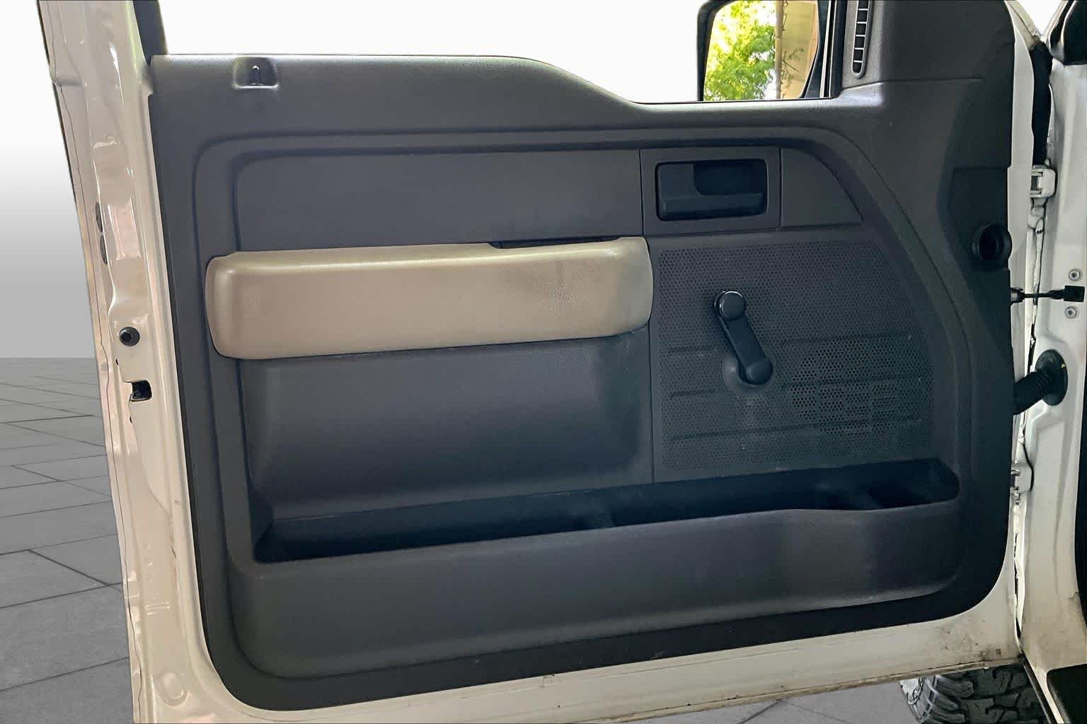 Used 2009 Oxford White Ford XL image 21
