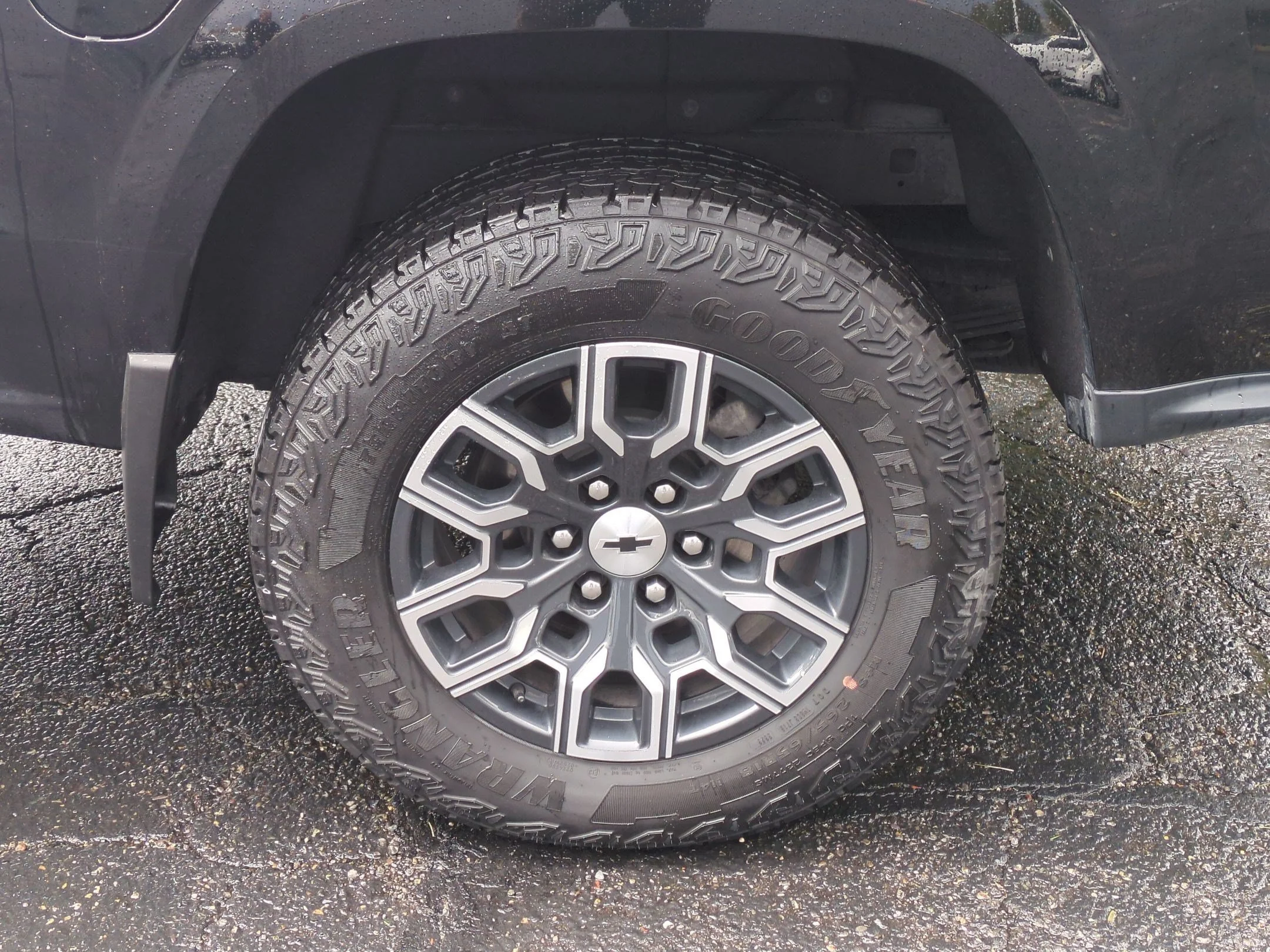 Used 2023 Black Chevrolet 4WD Z71 image 12