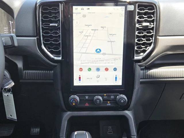 New 2025 Oxford White Ford XLT image 14