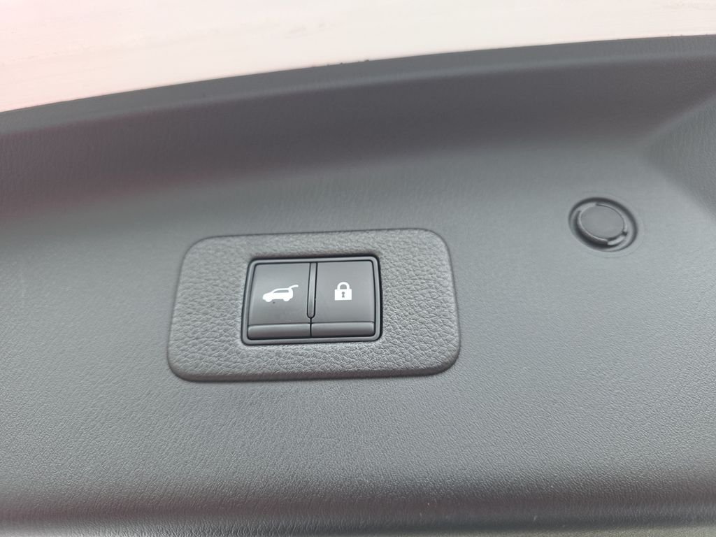 Used 2023 White Nissan Platinum image 40