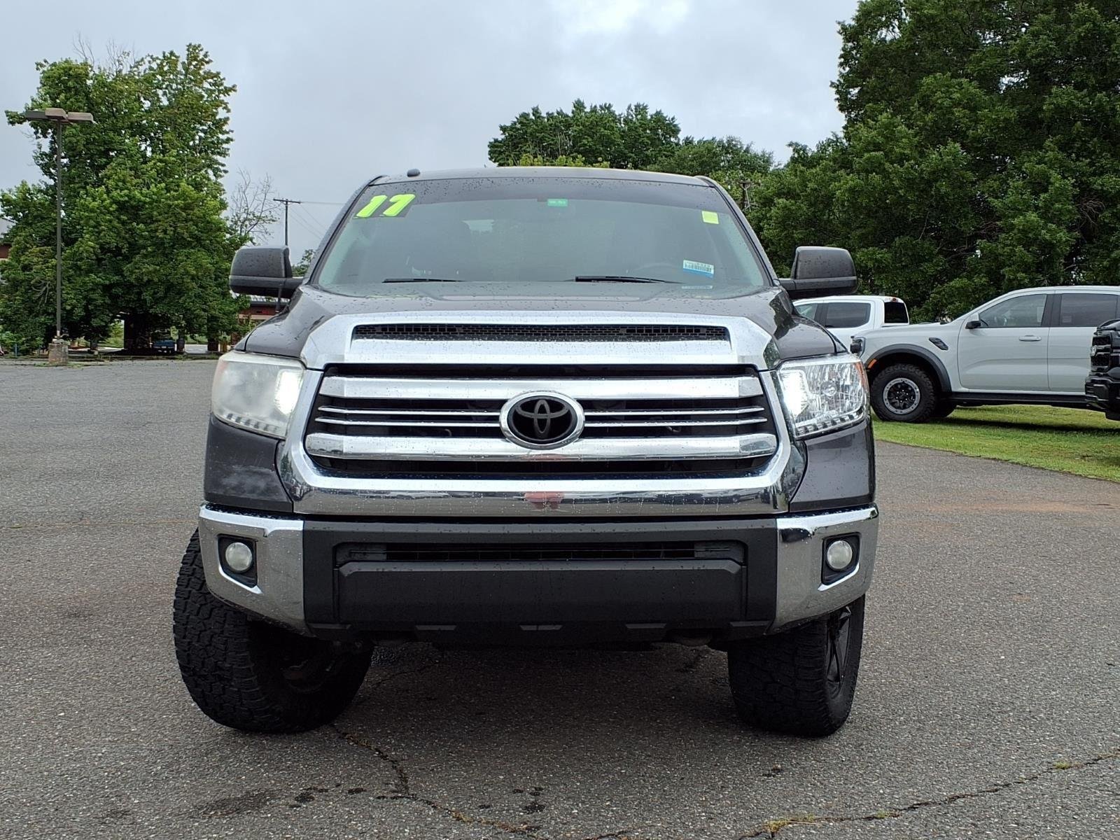 Used 2017 Magnetic Gray Metallic Toyota SR5 image 9