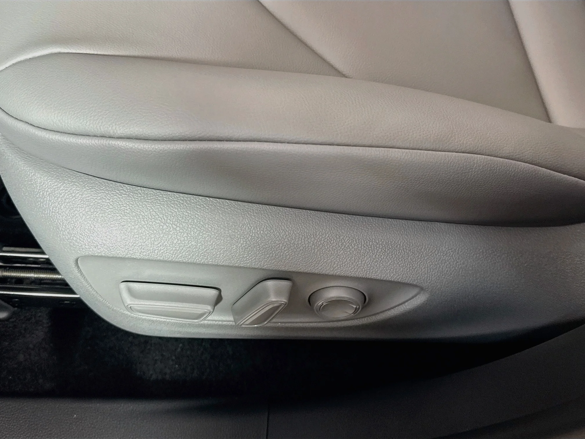 Used 2025 Celestial Silver Metallic Toyota Hybrid XLE image 19
