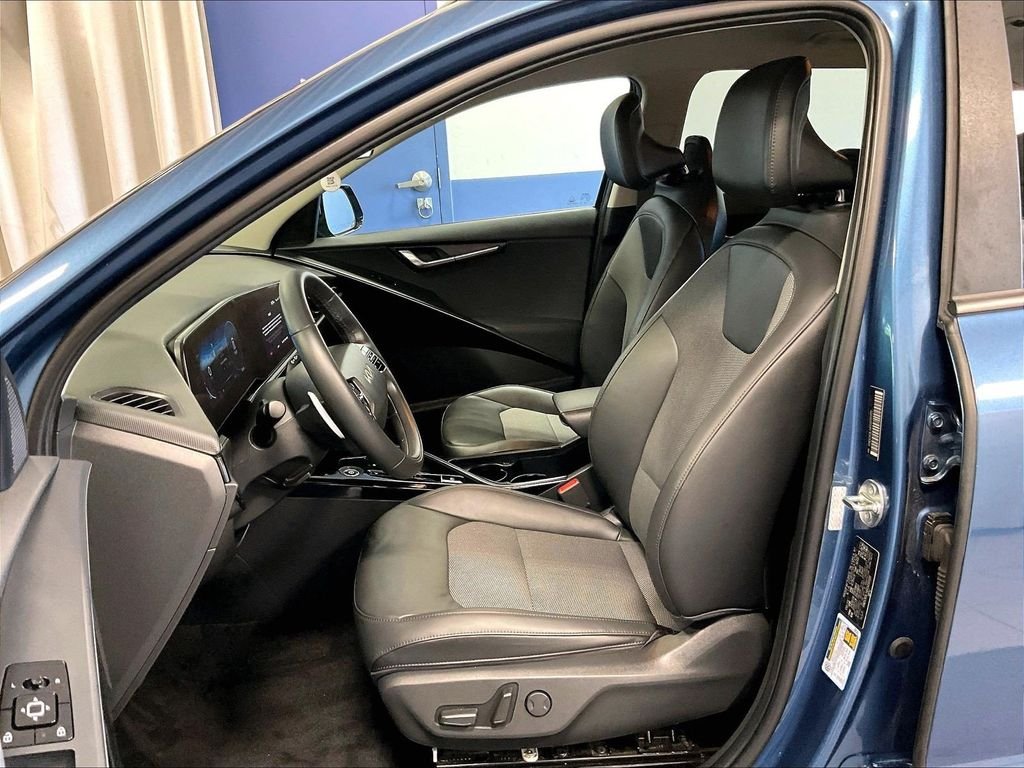 Used 2024 Blue Kia Wind image 10