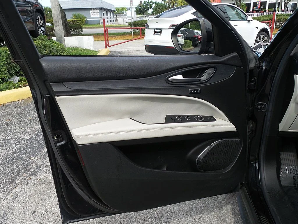 Used 2019 Black Alfa Romeo Base image 19