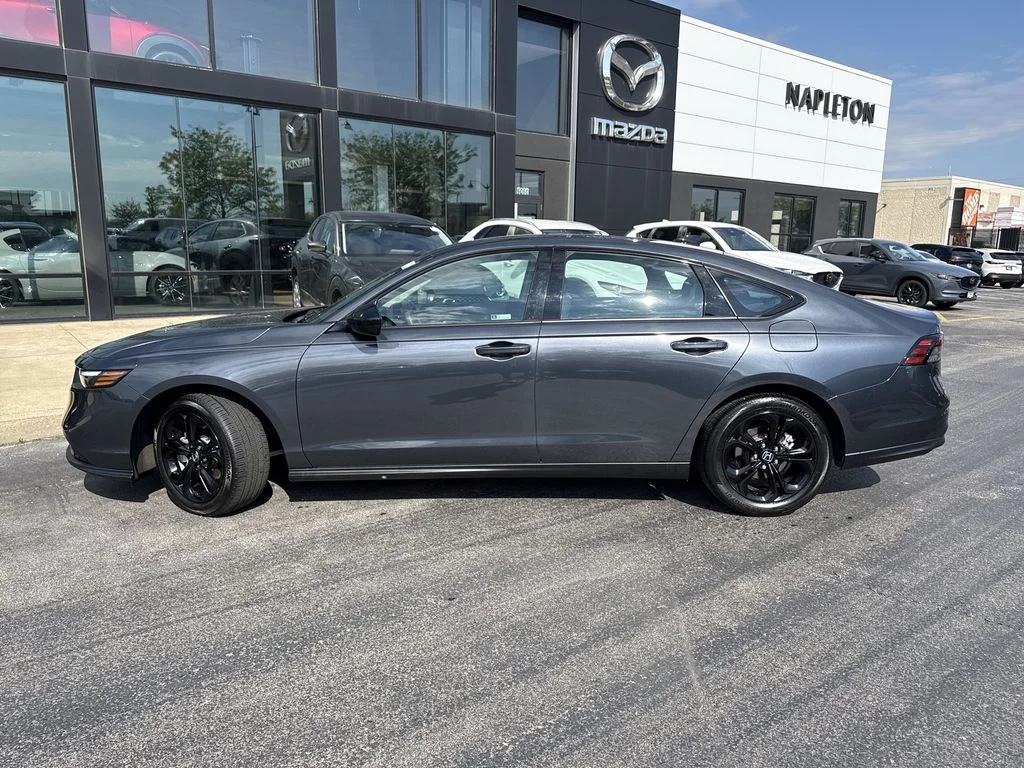Used 2025 Blue Honda SE image 8