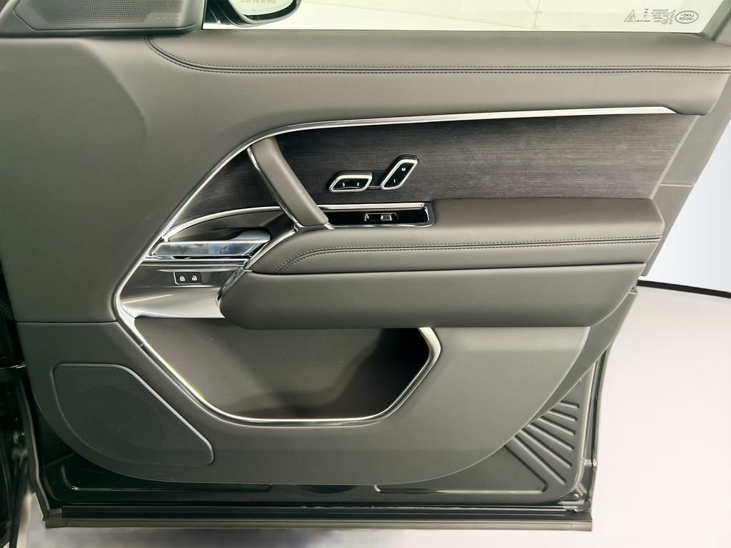 New 2026 Santorini Black Land Rover SE image 24