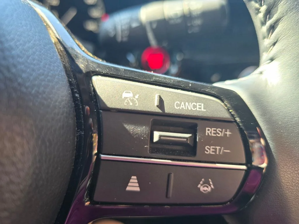 Used 2025 White Honda EX-L image 28