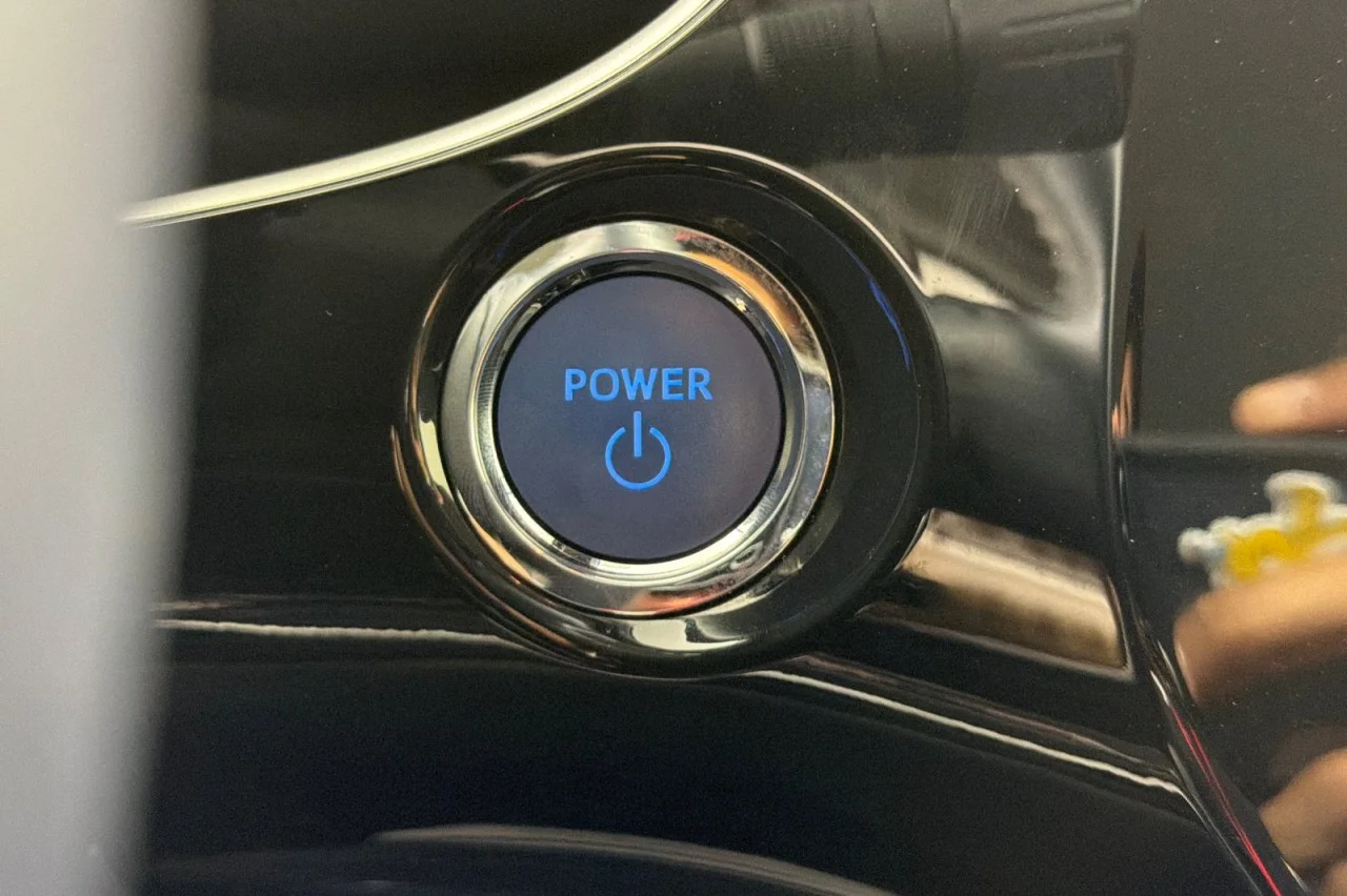 Used 2022 Wind Chill Pearl Toyota L Eco image 21
