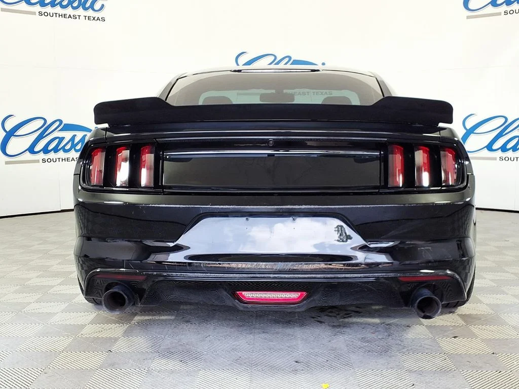 Used 2016 Black Ford GT image 4