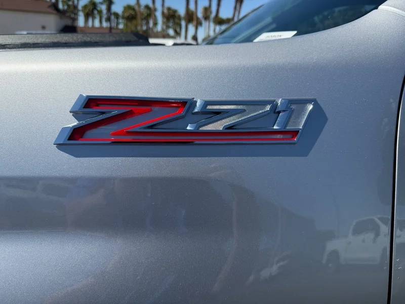 Used 2023 Silver Ice Metallic Chevrolet LT image 31