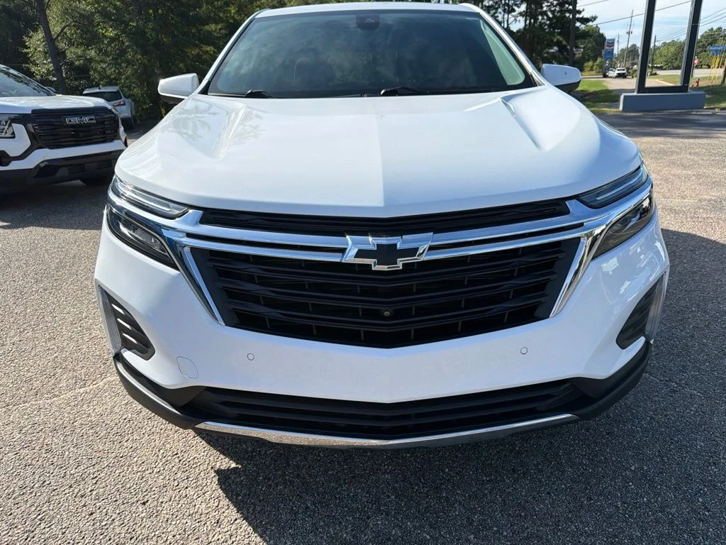 Used 2024 Summit White Chevrolet LT image 8