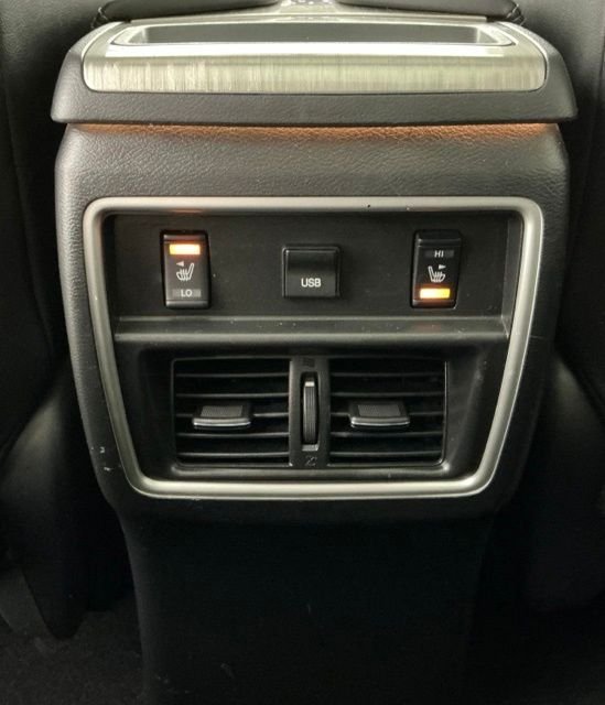 Used 2018 White Nissan Platinum image 22