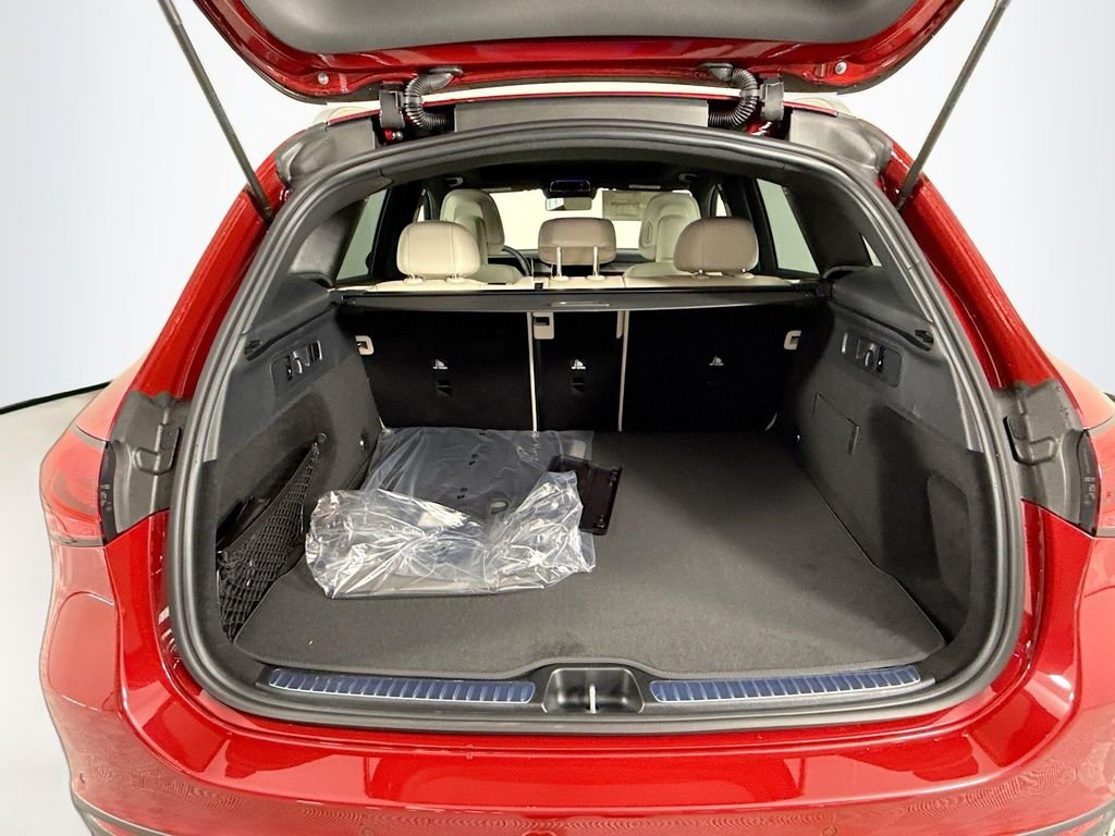 Used 2025 Red Mercedes-Benz GLC 300 image 28