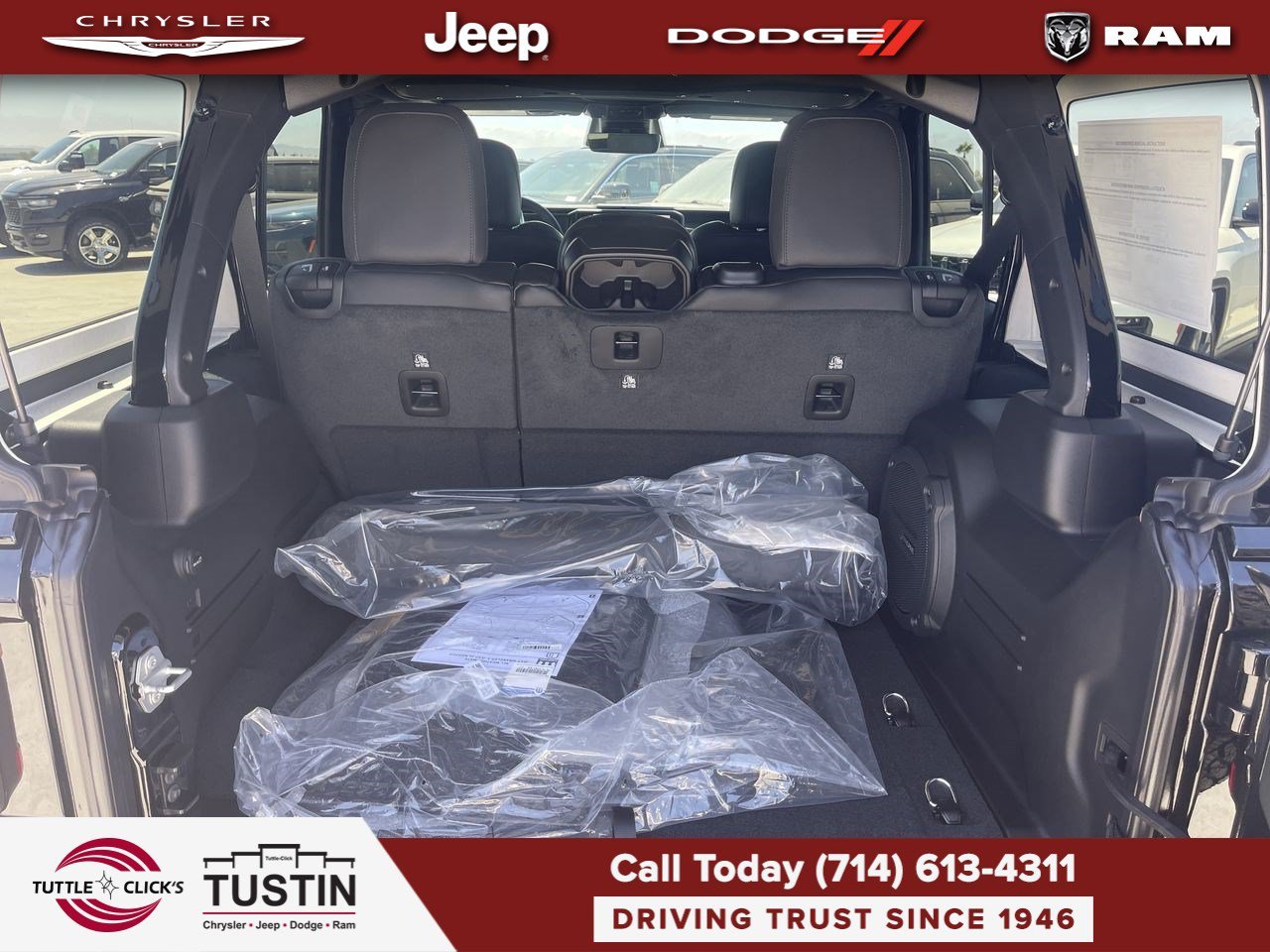 New 2026 Black Clear-Coat Exterior Paint Jeep Sahara image 27