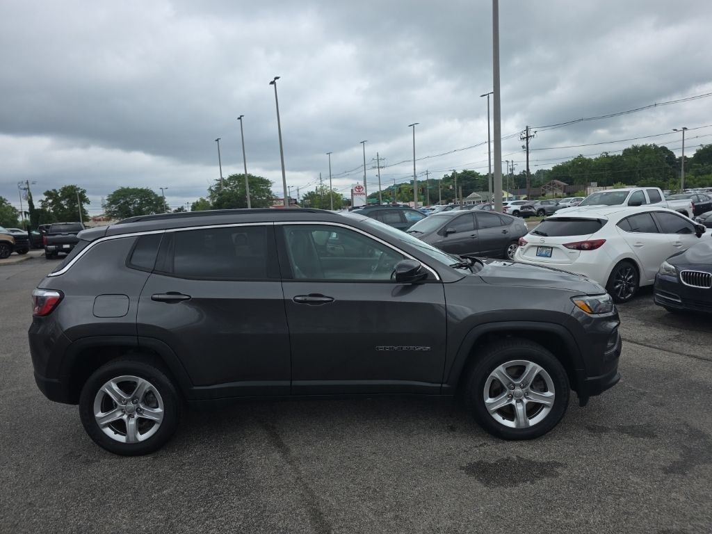 Used 2023 Gray Jeep Latitude image 4