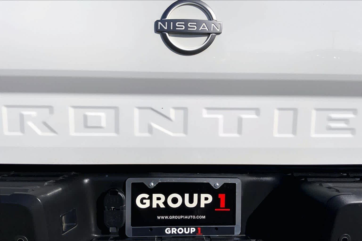 Used 2023 Glacier White Nissan SV image 30