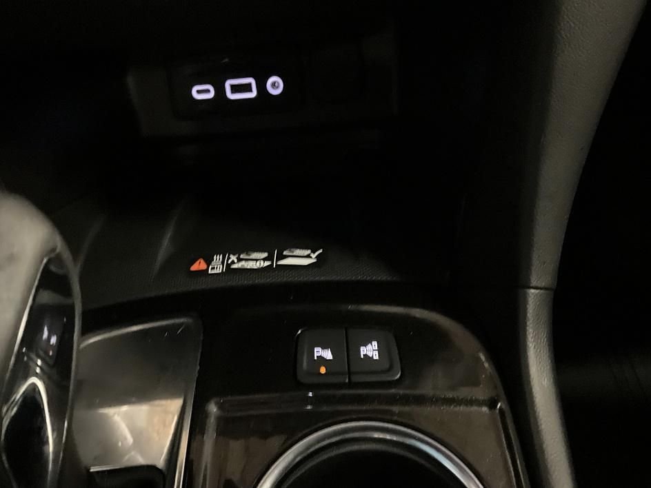 Used 2024 Gray Chevrolet Premier image 23