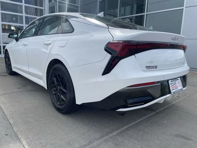 2025 Kia K5 LXS - Photo 32