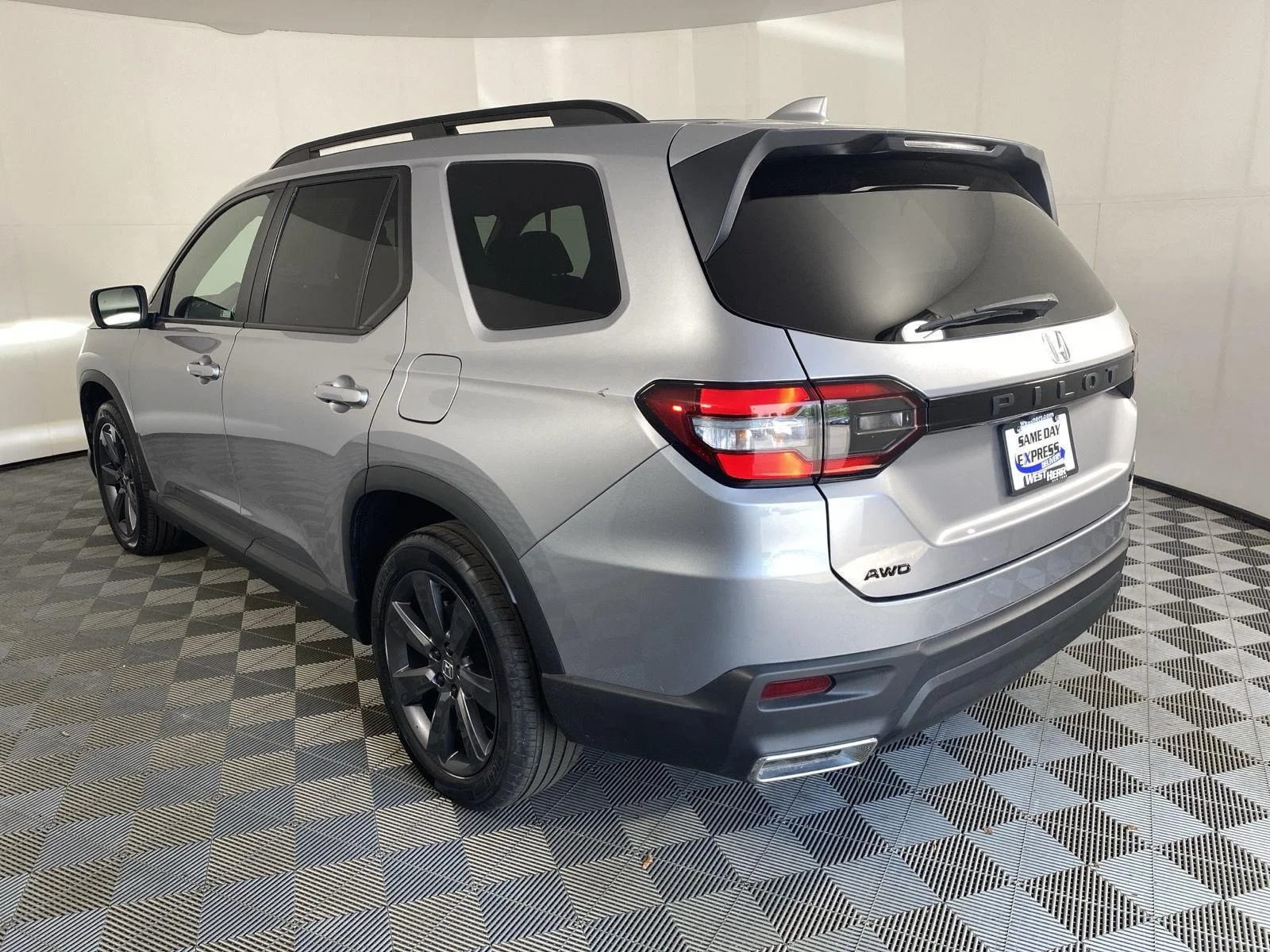 Used 2025 Lunar Silver Metallic Honda Sport image 5