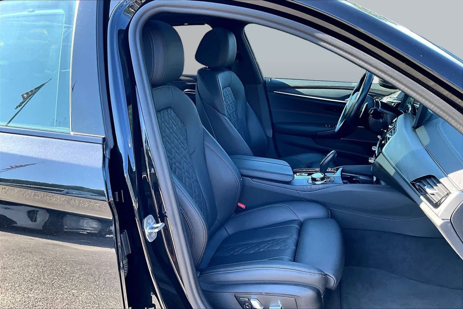 Used 2022 Black Sapphire Metallic BMW 530i image 9