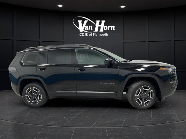 New 2026 Diamond Black Crystal Pearl-Coat Exterior Paint Jeep Limited image 8