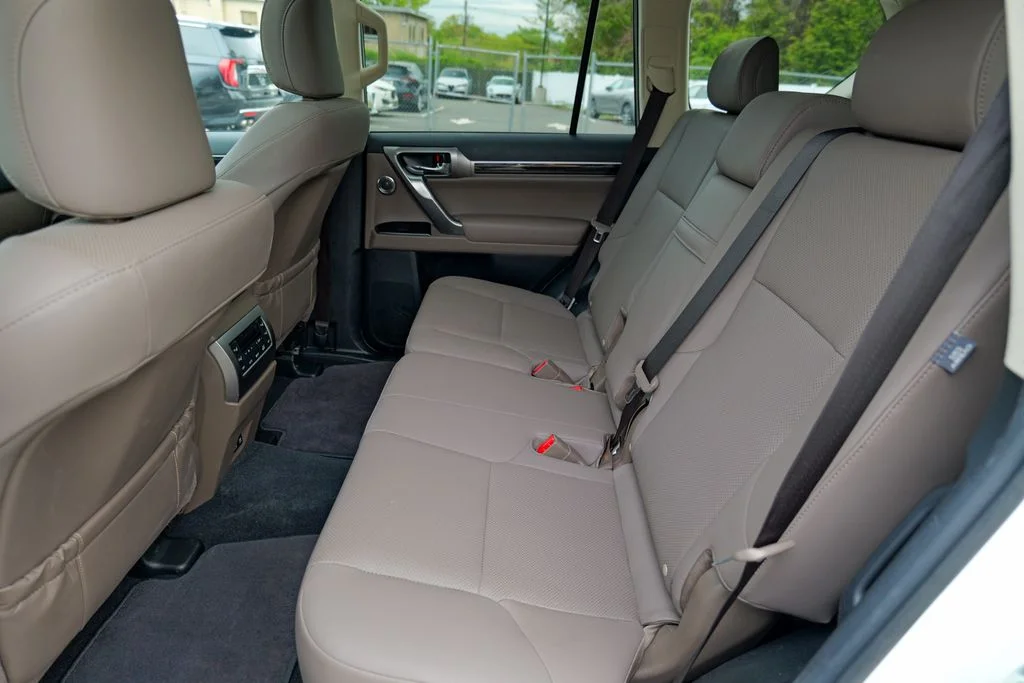 Used 2023 White Pearl Lexus 460 image 28