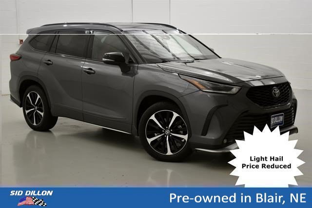 Used 2021 Magnetic Gray Metallic Toyota XSE image 13
