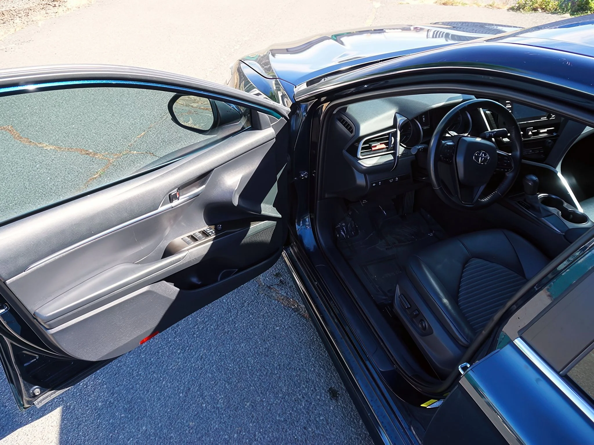 2021 Toyota Camry SE - Photo 11