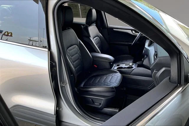 Used 2023 Silver Ford Platinum image 26