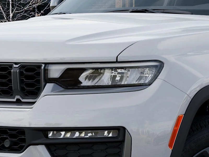 New 2026 Bright White Clear-Coat Exterior Paint Jeep Limited image 10